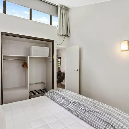 The Bird House - Kawaha Point, Rotorua. Stylish Six Bedroom Home With Space, Views And Relaxed Atmosphere