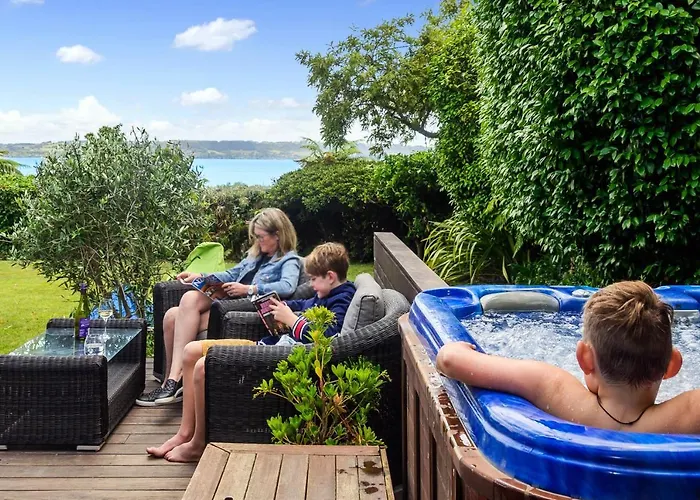 The Bird House - Kawaha Point, Rotorua. Stylish Six Bedroom With Space, Views And Relaxed Atmosphere * Rotorua