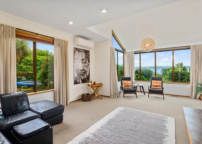 度假居 The Bird House - Kawaha Point, Rotorua. Stylish Six Bedroom With Space, Views And Relaxed Atmosphere