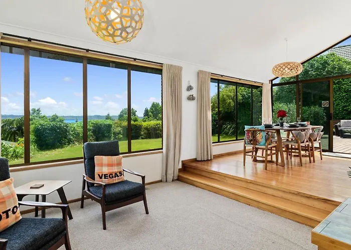 The Bird House - Kawaha Point, Rotorua. Stylish Six Bedroom With Space, Views And Relaxed Atmosphere Vakantiehuis Rotorua