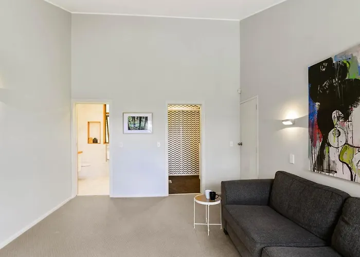 Vakantiehuis The Bird House - Kawaha Point, Rotorua. Stylish Six Bedroom With Space, Views And Relaxed Atmosphere Rotorua