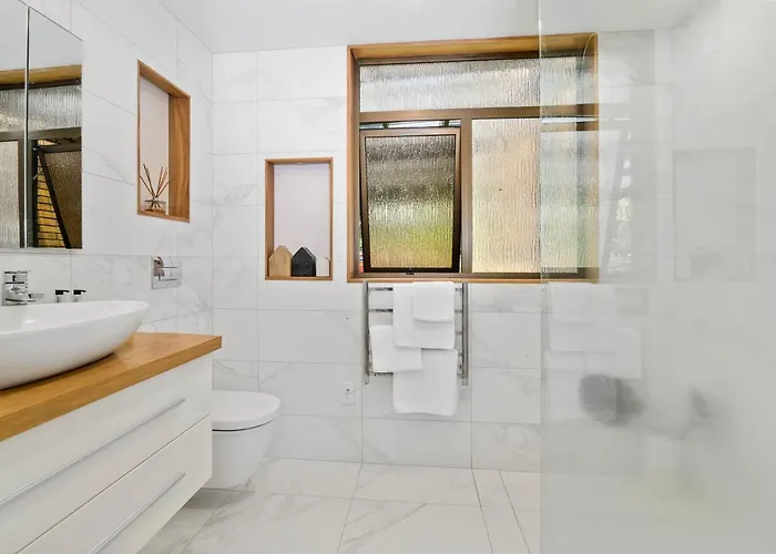 The Bird House - Kawaha Point, Rotorua. Stylish Six Bedroom With Space, Views And Relaxed Atmosphere Vakantiehuis