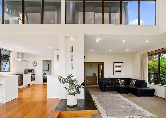 The Bird House - Kawaha Point, Rotorua. Stylish Six Bedroom With Space, Views And Relaxed Atmosphere Vakantiehuis Rotorua