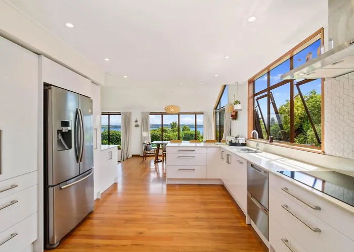 The Bird House - Kawaha Point, Rotorua. Stylish Six Bedroom With Space, Views And Relaxed Atmosphere Vakantiehuis Rotorua