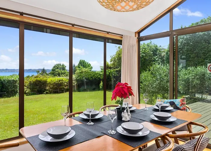 The Bird House - Kawaha Point, Rotorua. Stylish Six Bedroom With Space, Views And Relaxed Atmosphere *