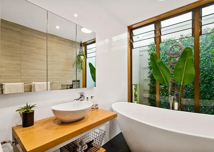 The Bird House - Kawaha Point, Rotorua. Stylish Six Bedroom With Space, Views And Relaxed Atmosphere Vakantiehuis *