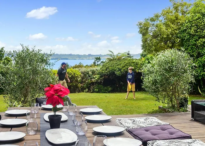 The Bird House - Kawaha Point, Rotorua. Stylish Six Bedroom With Space, Views And Relaxed Atmosphere Vakantiehuis Rotorua