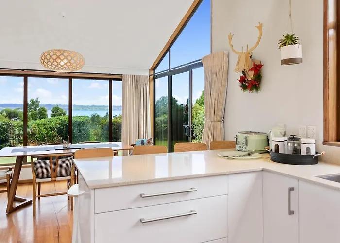 The Bird House - Kawaha Point, Rotorua. Stylish Six Bedroom With Space, Views And Relaxed Atmosphere Vakantiehuis Rotorua