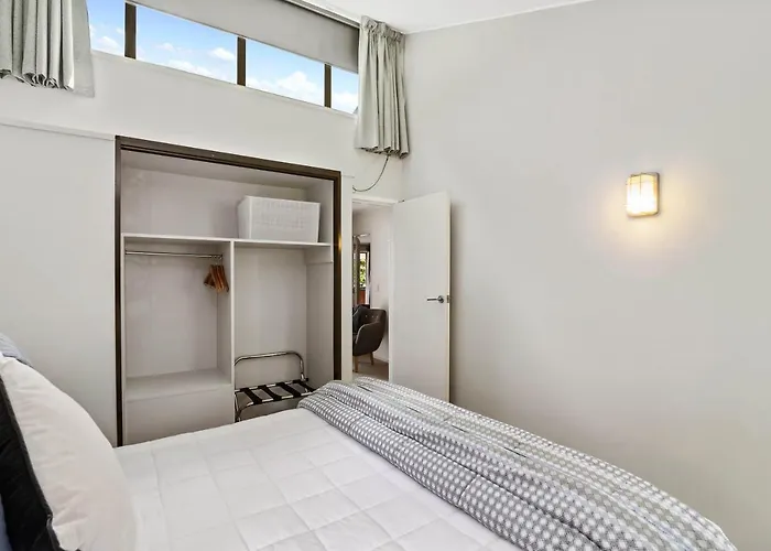 The Bird House - Kawaha Point, Rotorua. Stylish Six Bedroom With Space, Views And Relaxed Atmosphere