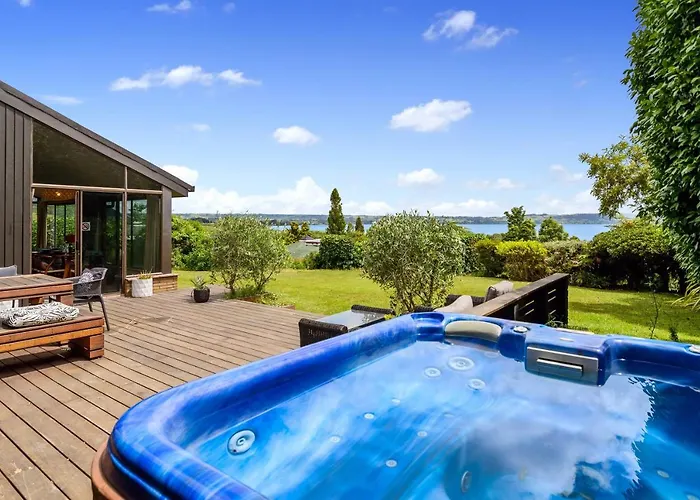 The Bird House - Kawaha Point, Rotorua. Stylish Six Bedroom With Space, Views And Relaxed Atmosphere Vakantiehuis Rotorua