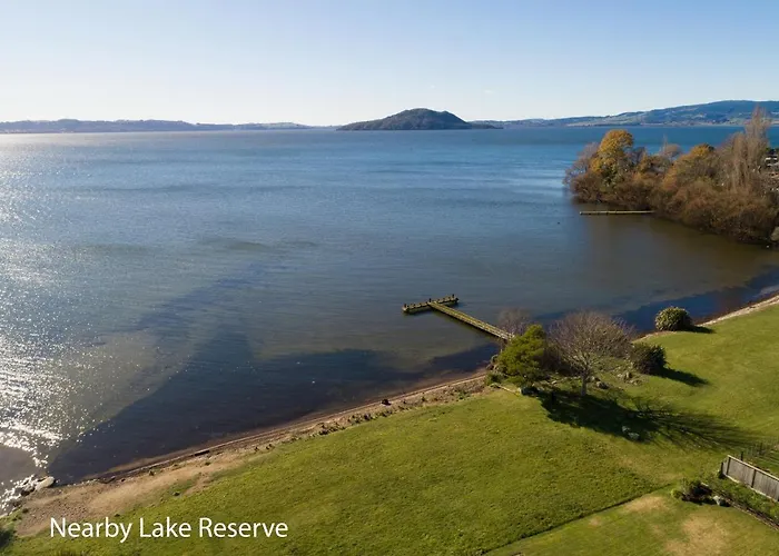 The Bird House - Kawaha Point, Rotorua. Stylish Six Bedroom With Space, Views And Relaxed Atmosphere Rotorua