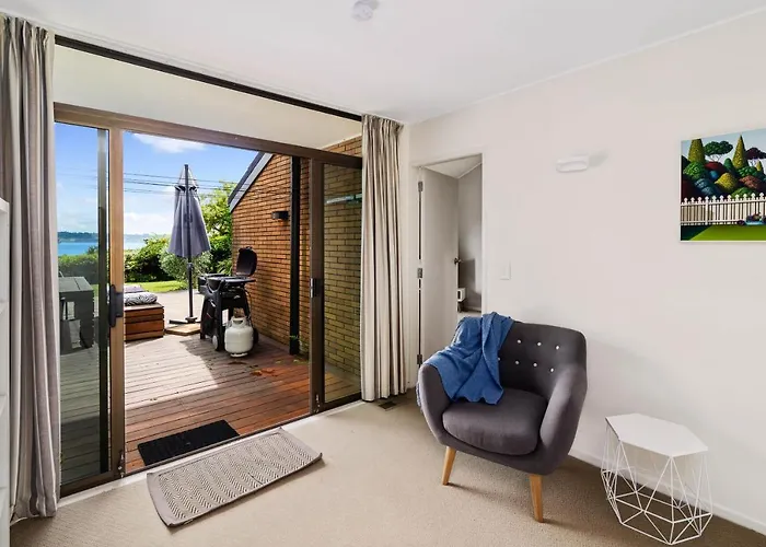 The Bird House - Kawaha Point, Rotorua. Stylish Six Bedroom With Space, Views And Relaxed Atmosphere Rotorua